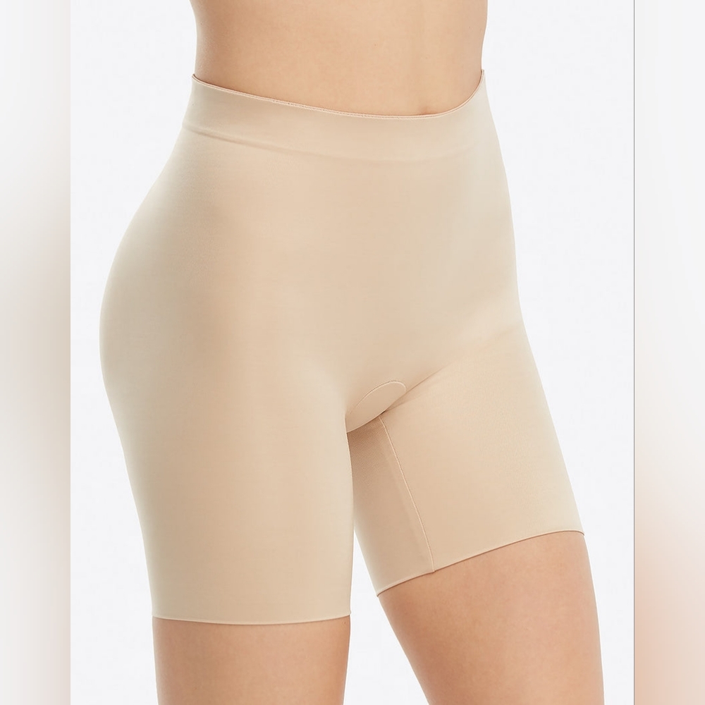 SPANX Suit‎ Your Fancy Booty Booster Mid-Thigh